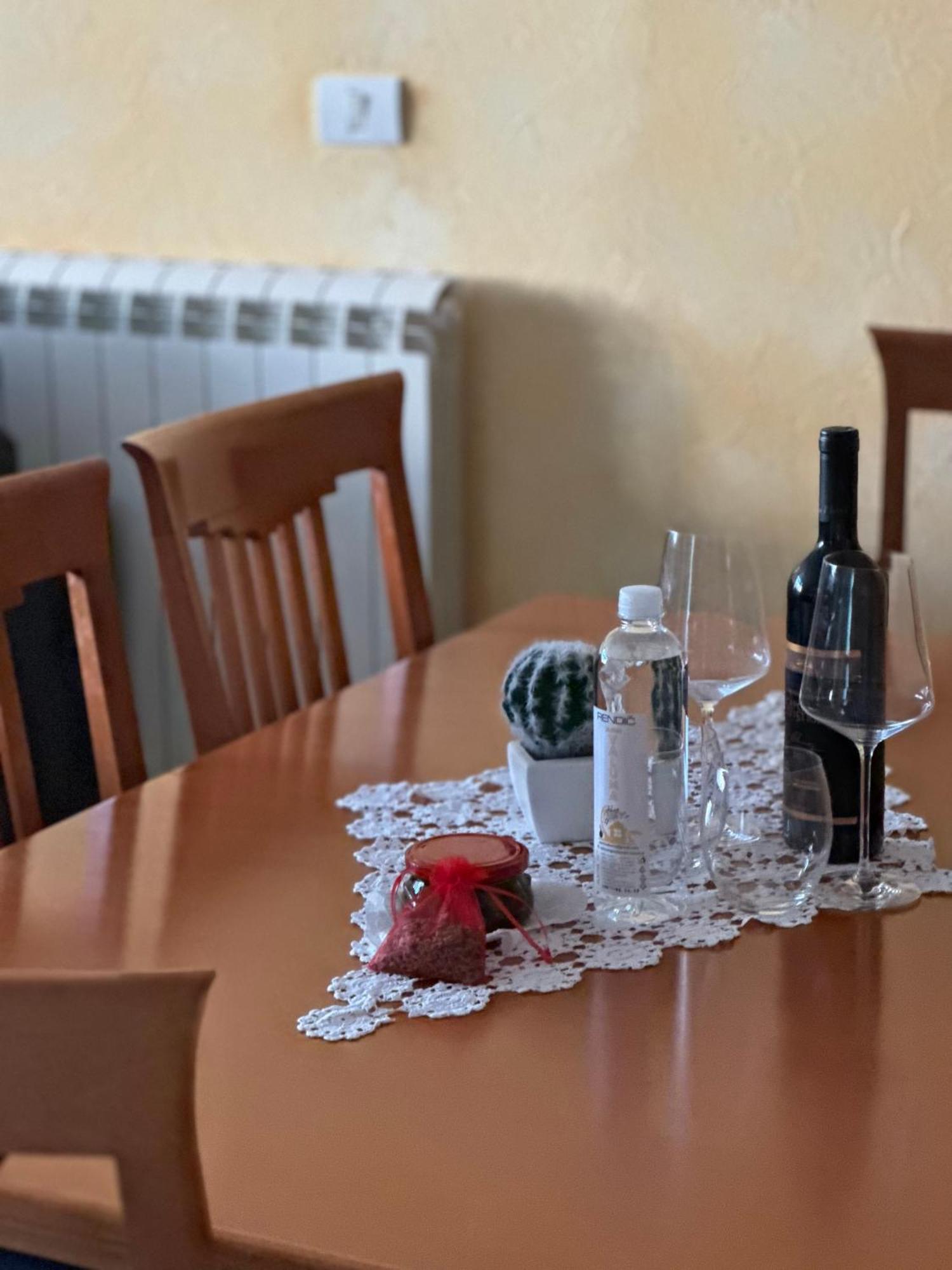Apartment & Olive Oil Valuma 코페르 외부 사진